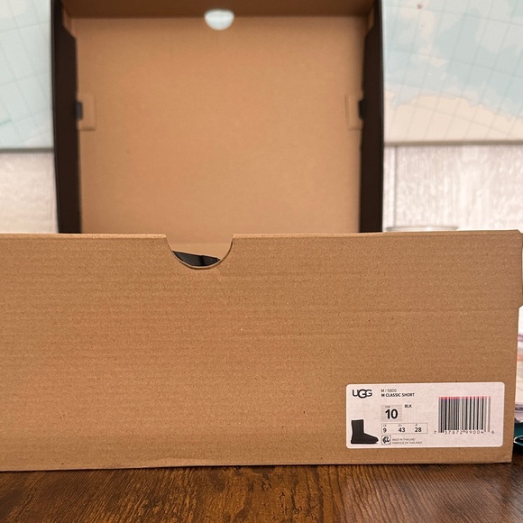 Classic short black UGG boots - Picture 3 of 4